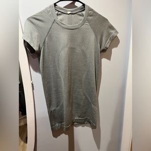 Lululemon Swiftly top